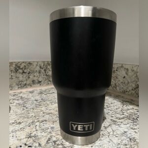 Yeti 30oz rambler without lid